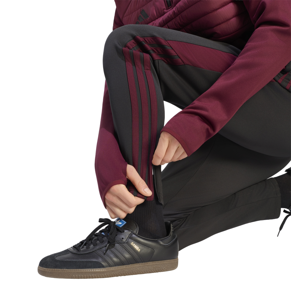 adidas Tiro Essential Winter Pants KS8373 zwarte heren trainingsbroek met bordeauxrode details en enkelritsen