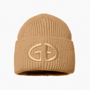 Goldbergh Valerie Beanie GB600.03.263 Lark zandkleurige dames muts met pompon en merkembleem