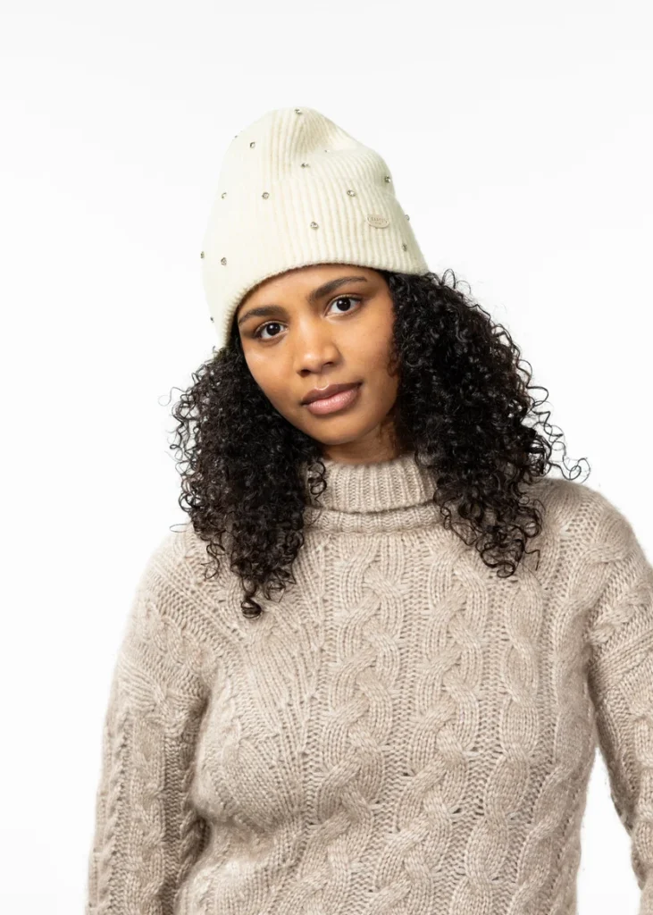 Barts Donellah Beanie Cream 6839-10 crèmekleurige gebreide wintermuts