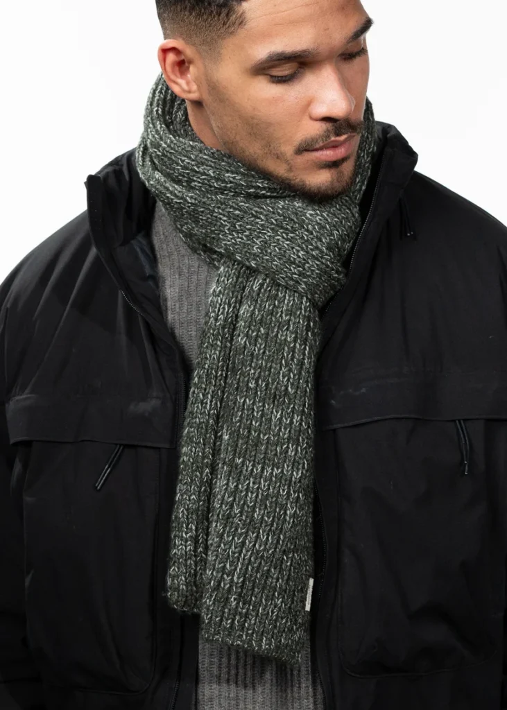 Barts 6195 13 Skaga Scarf legergroene gebreide wintersjaal Army