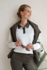 House of Gravity Button Polo Sweater HG-730-2604-1153 Stone Green beige dames polo sweater met groene accenten