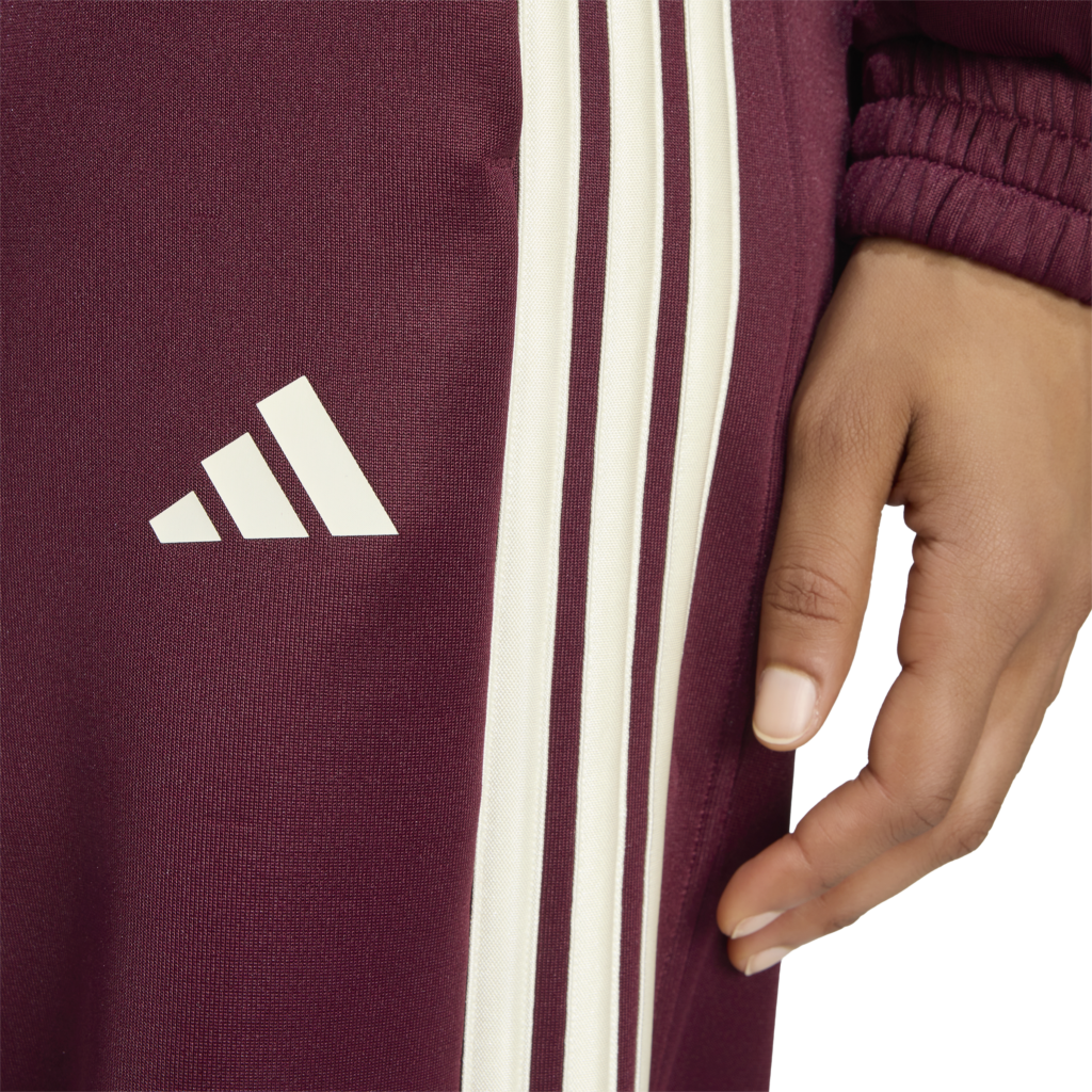 adidas W Stadium Track Pant KY8168 Maroon Ivory bordeauxrode dames trainingsbroek met ivoren accenten
