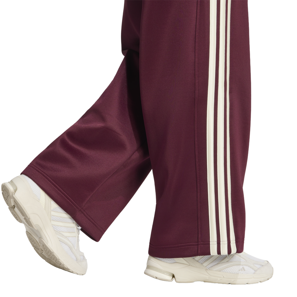 adidas W Stadium Track Pant KY8168 Maroon Ivory bordeauxrode dames trainingsbroek met ivoren accenten