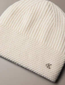 Calvin klein lv04f8118gacg metal wool slanted beanie light hay beige muts wol metallic logo