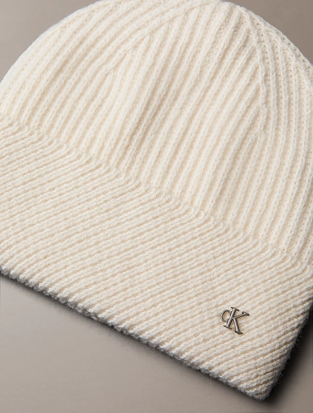 Calvin klein lv04f8118gacg metal wool slanted beanie light hay beige muts wol metallic logo
