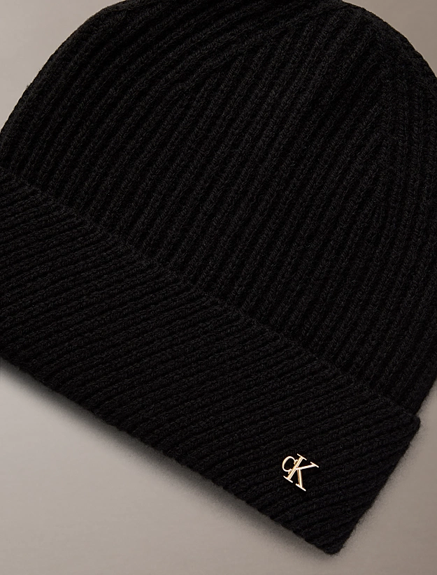 Calvin klein lv04f8118gub1 metal wool slanted beanie black muts zwart wol metallic logo