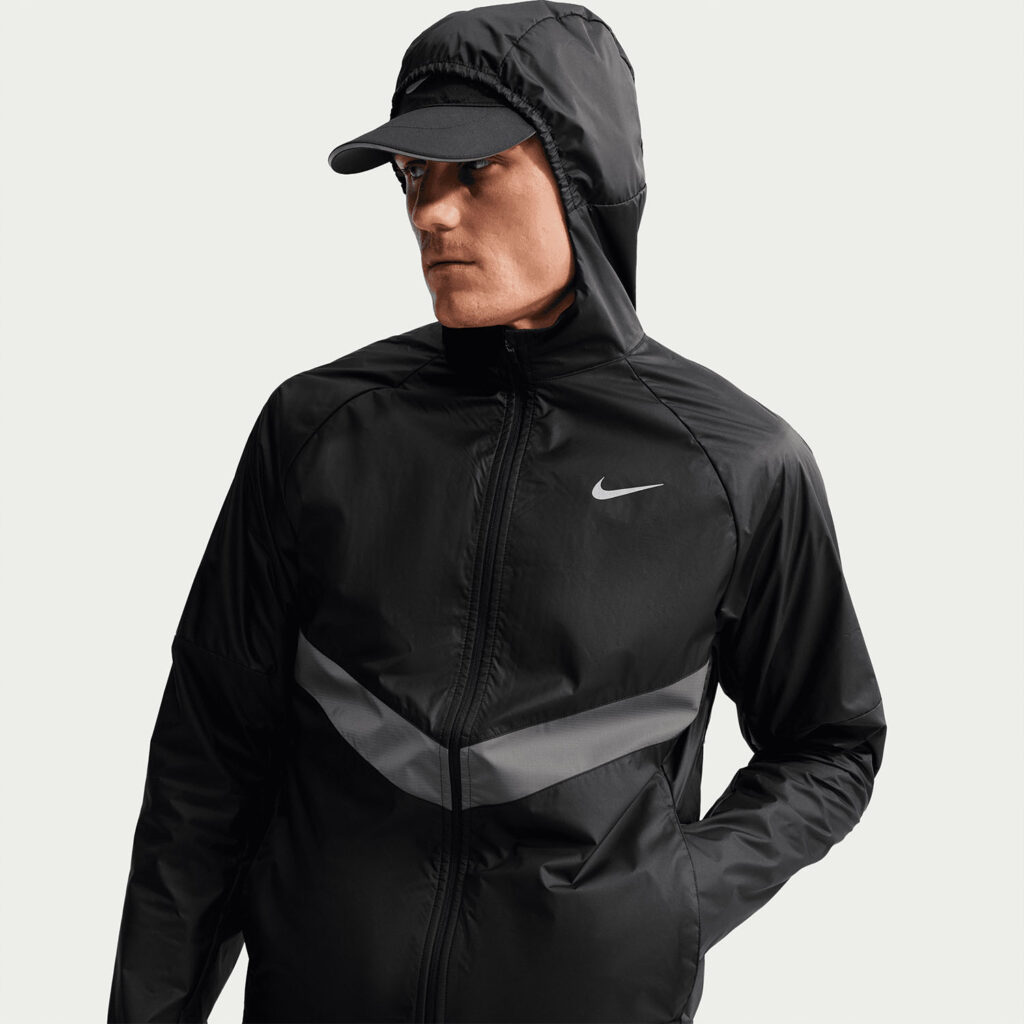 Nike Miler Repel Therma-FIT IO1240-010 zwart heren hardloopjack met capuchon