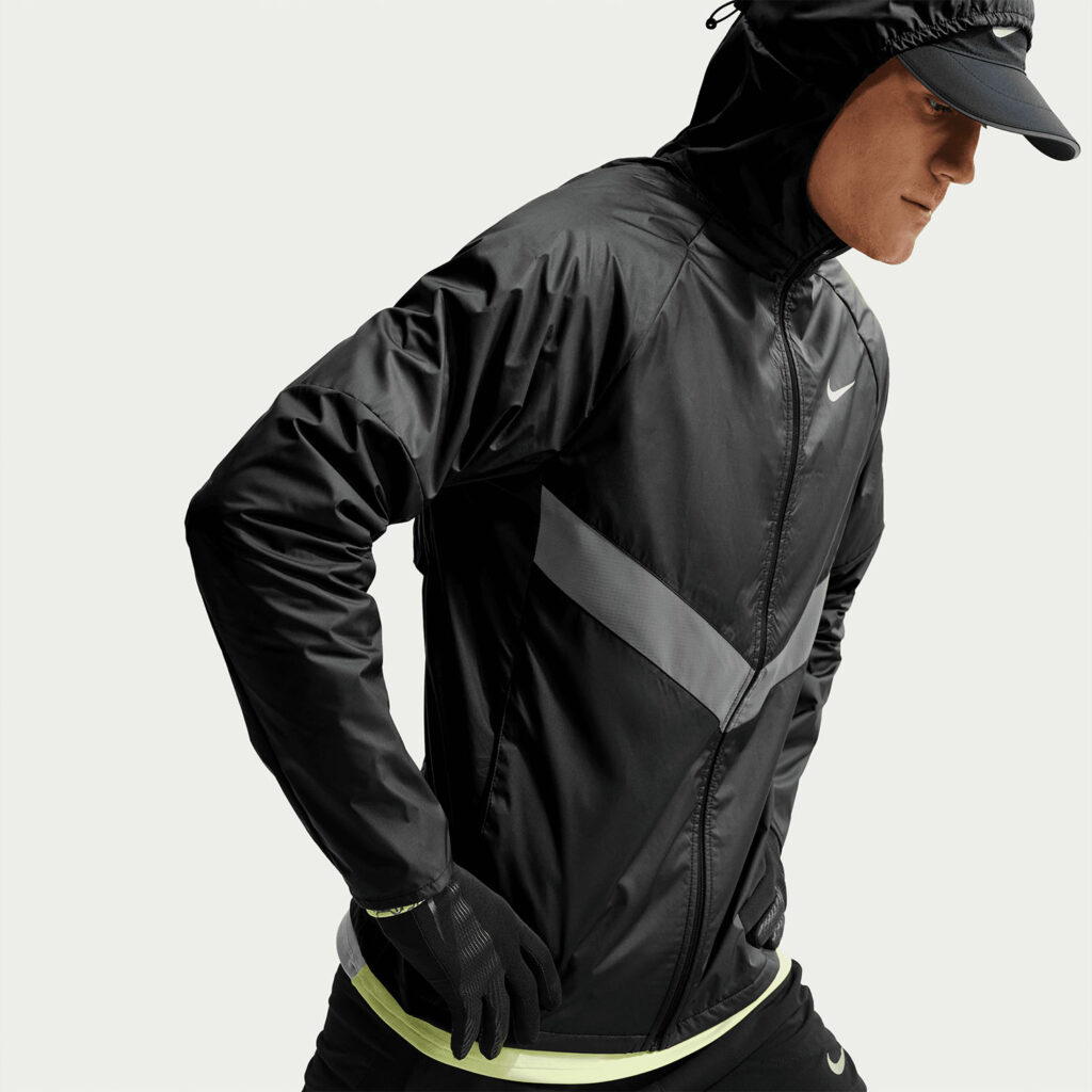 Nike Miler Repel Therma-FIT IO1240-010 zwart heren hardloopjack met capuchon