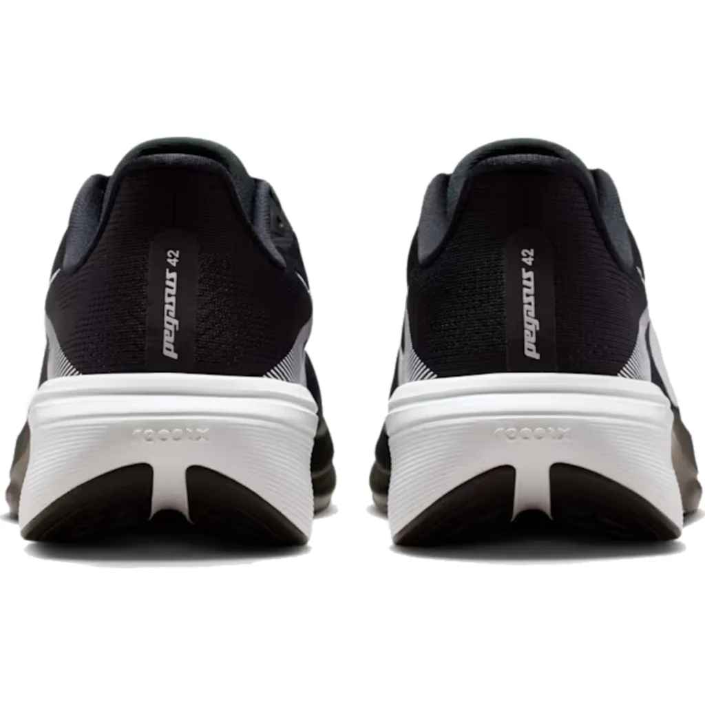 Nike Pegasus 42 IB1873-001 zwarte heren hardloopschoenen met witte details
