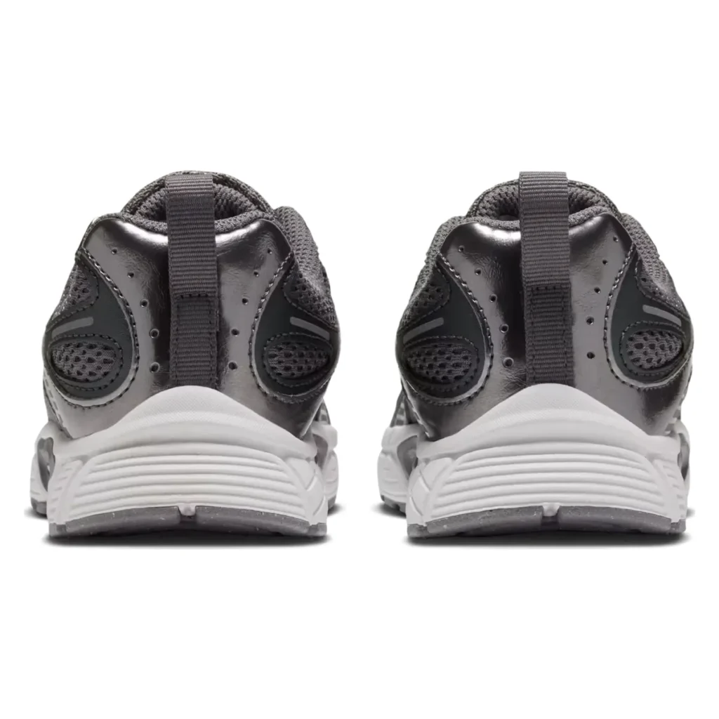 Nike V5 RNR LACE PS IR2305-007 zwarte kindersneakers met vetersluiting