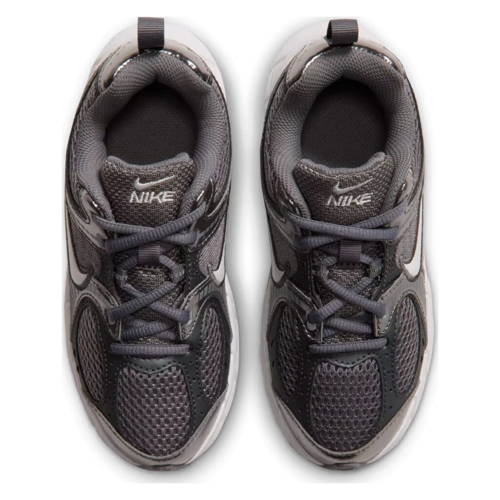 Nike V5 RNR LACE PS IR2305-007 zwarte kindersneakers met vetersluiting