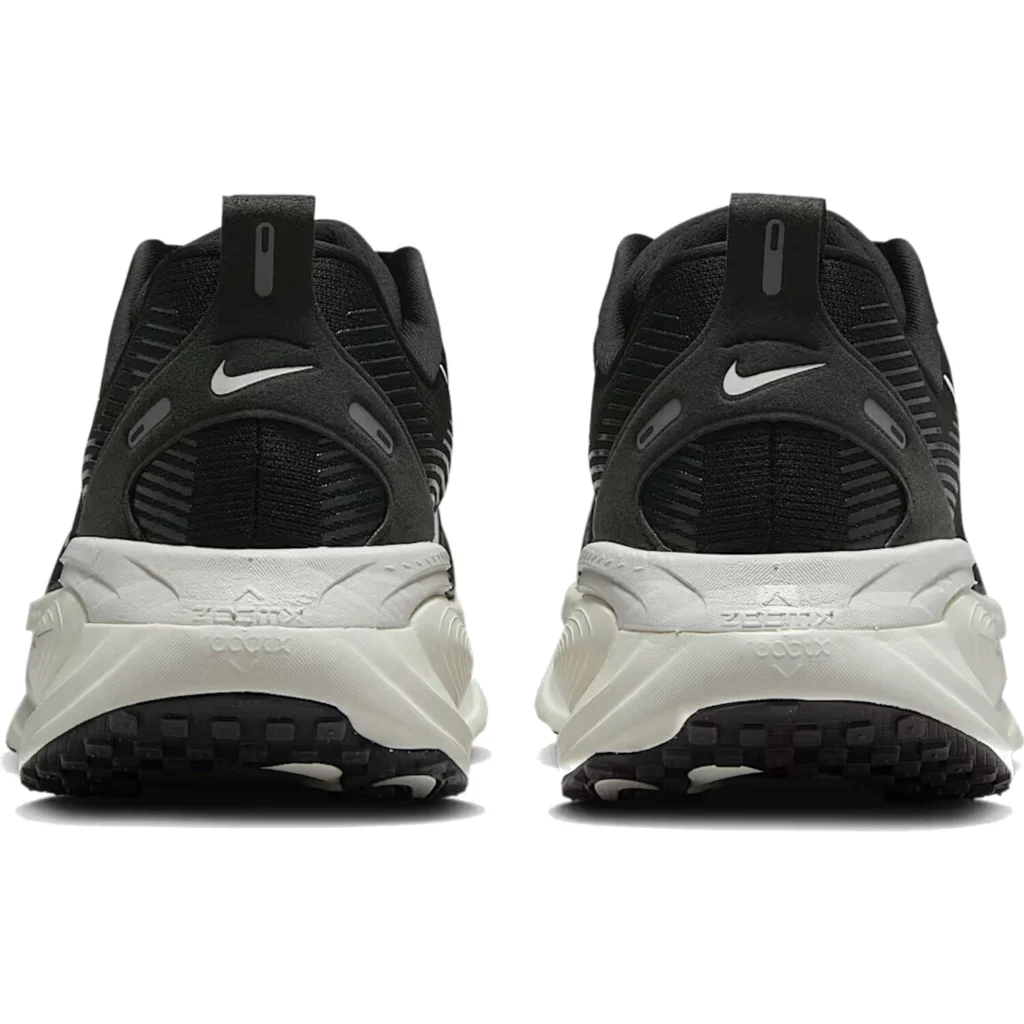 Nike Vomero 18 HM6803-007 zwarte heren hardloopschoenen met maximale demping